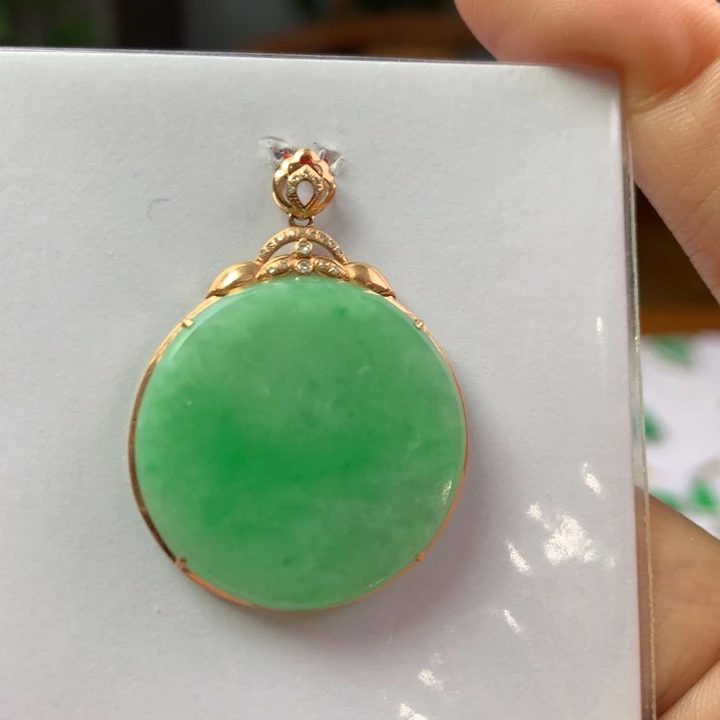翡翠18K金镶嵌颈饰翡翠吊坠