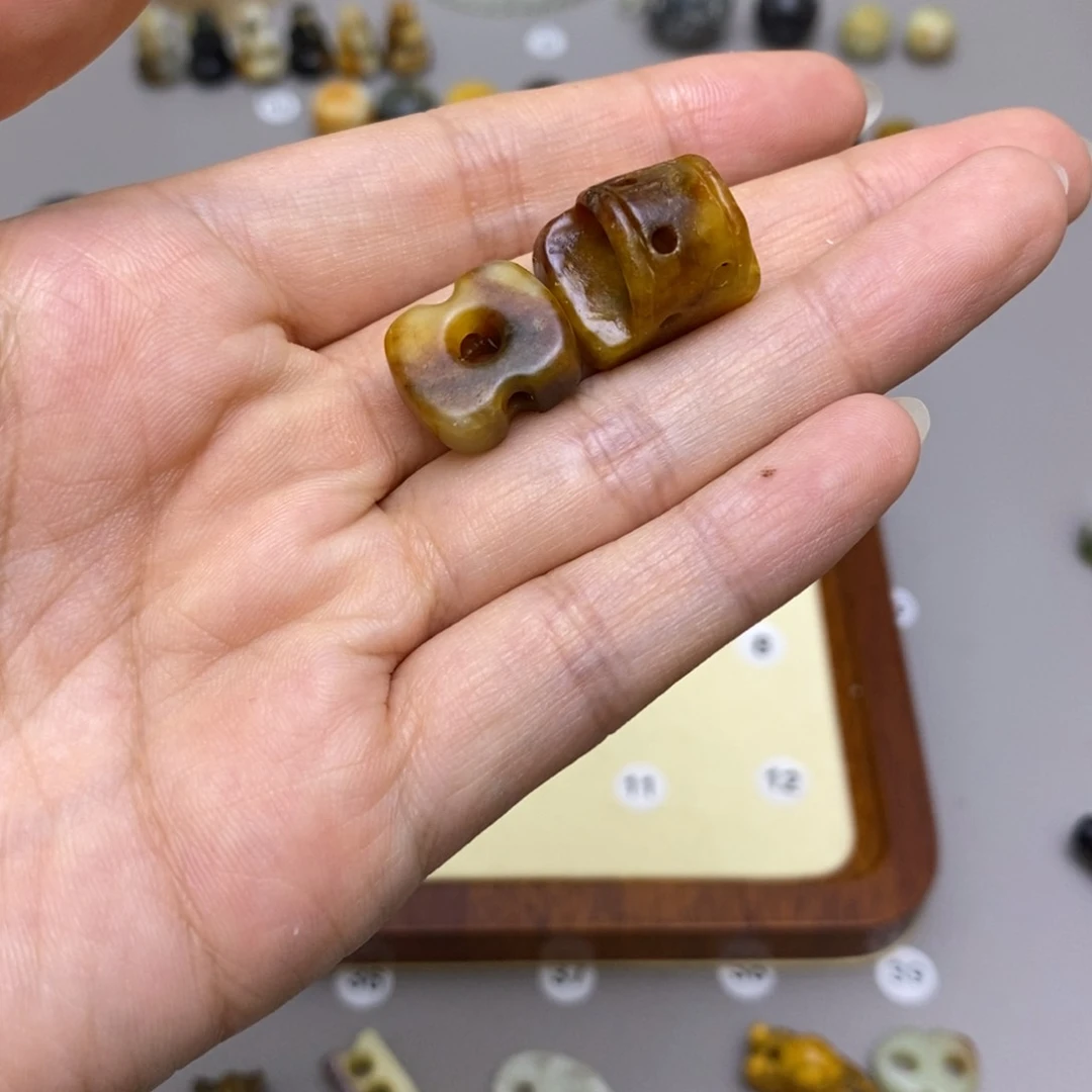 未镶嵌岫玉配饰颖*