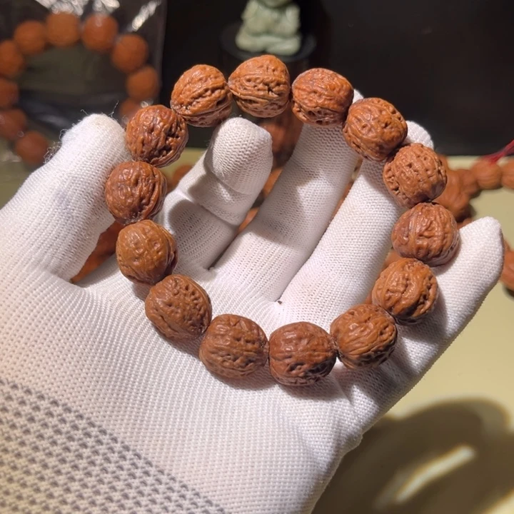 手串文玩核桃…………58