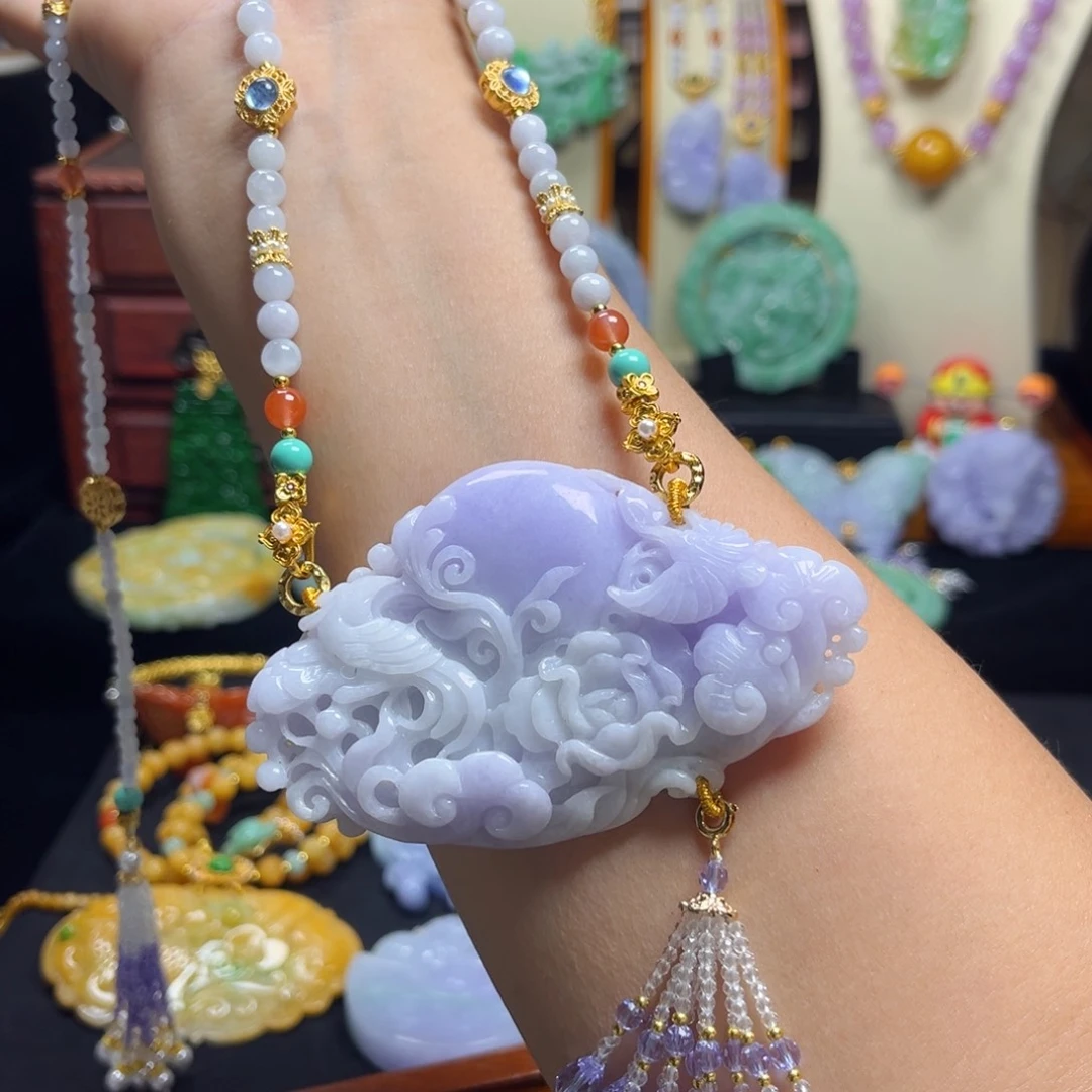 颈饰未镶嵌翡翠牡丹