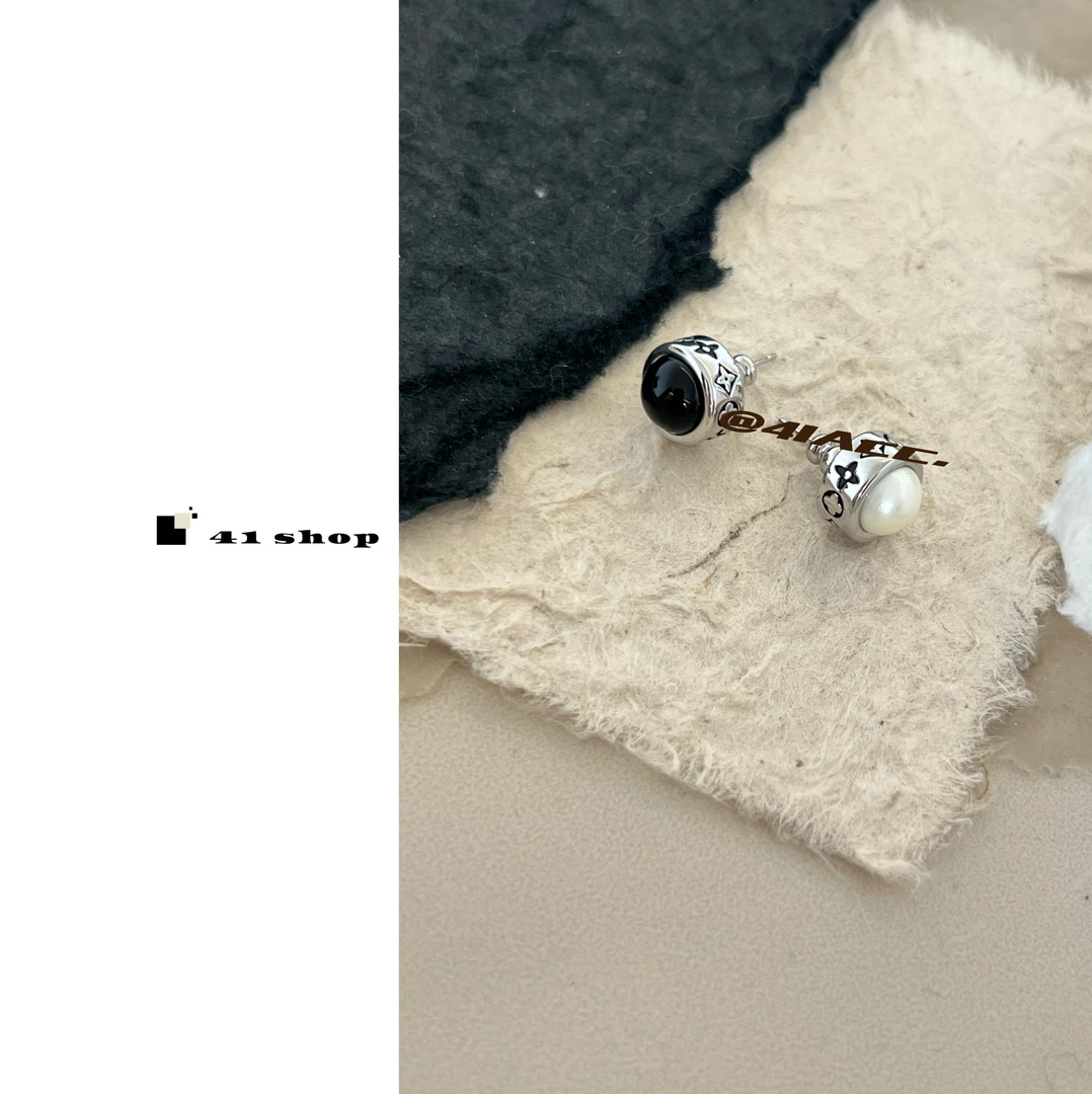 铜合金贝壳耳饰 B-1   四朵花AB款黑白耳钉耳饰