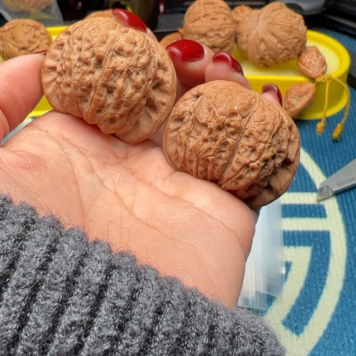 桃核吊坠文玩雪麒麟