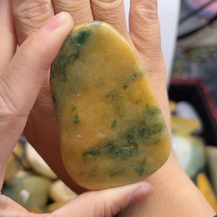 翡翠颈饰未镶嵌毛料