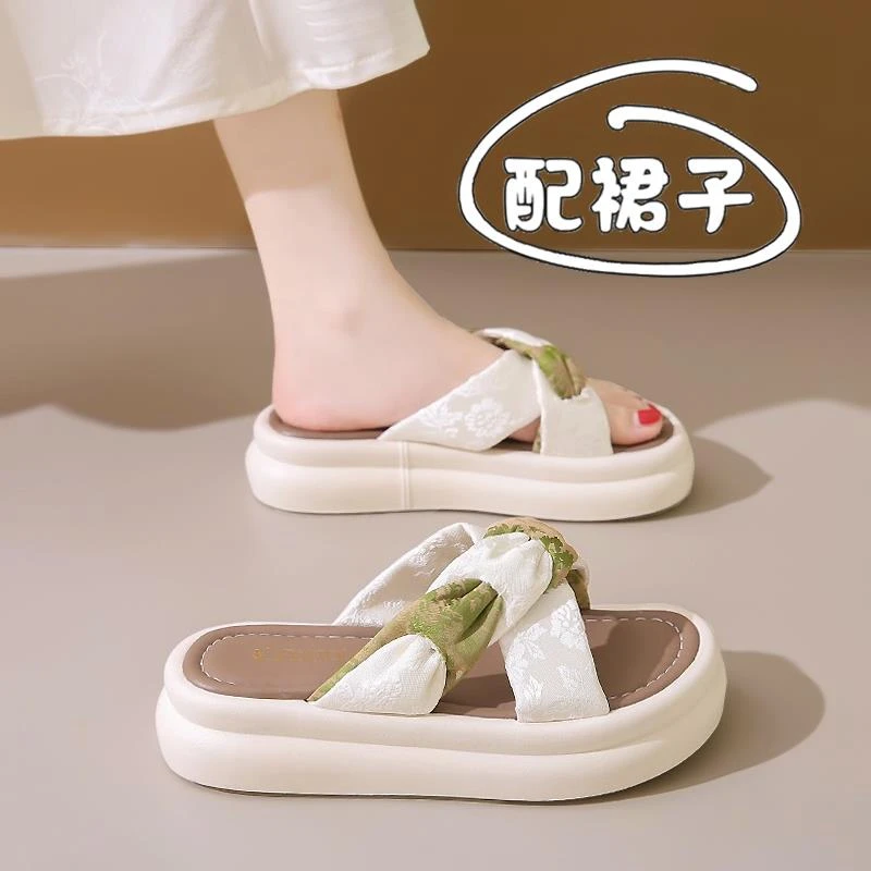 俞兆林时尚拖鞋女夏季2025新款绝美配裙子凉拖厚底海边沙滩一字拖