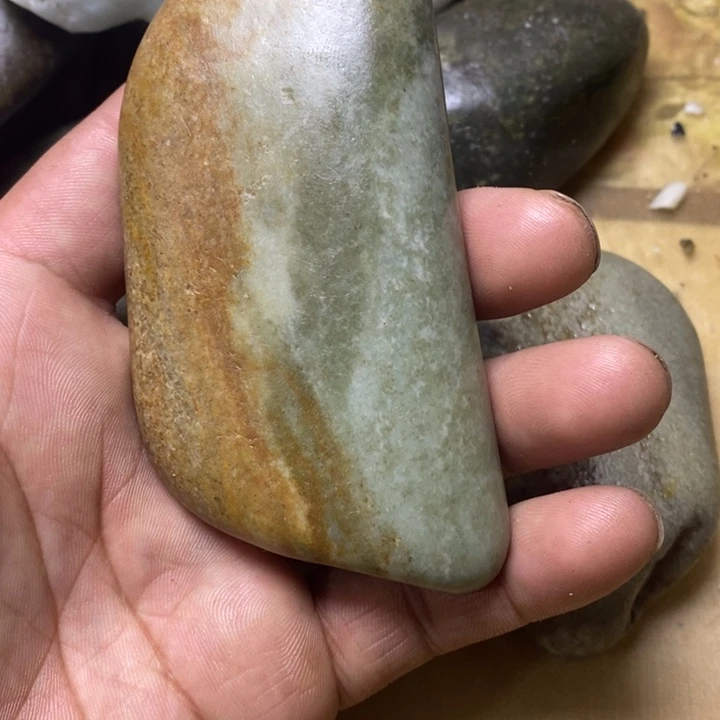 透闪石质玉挂件未镶嵌大**简