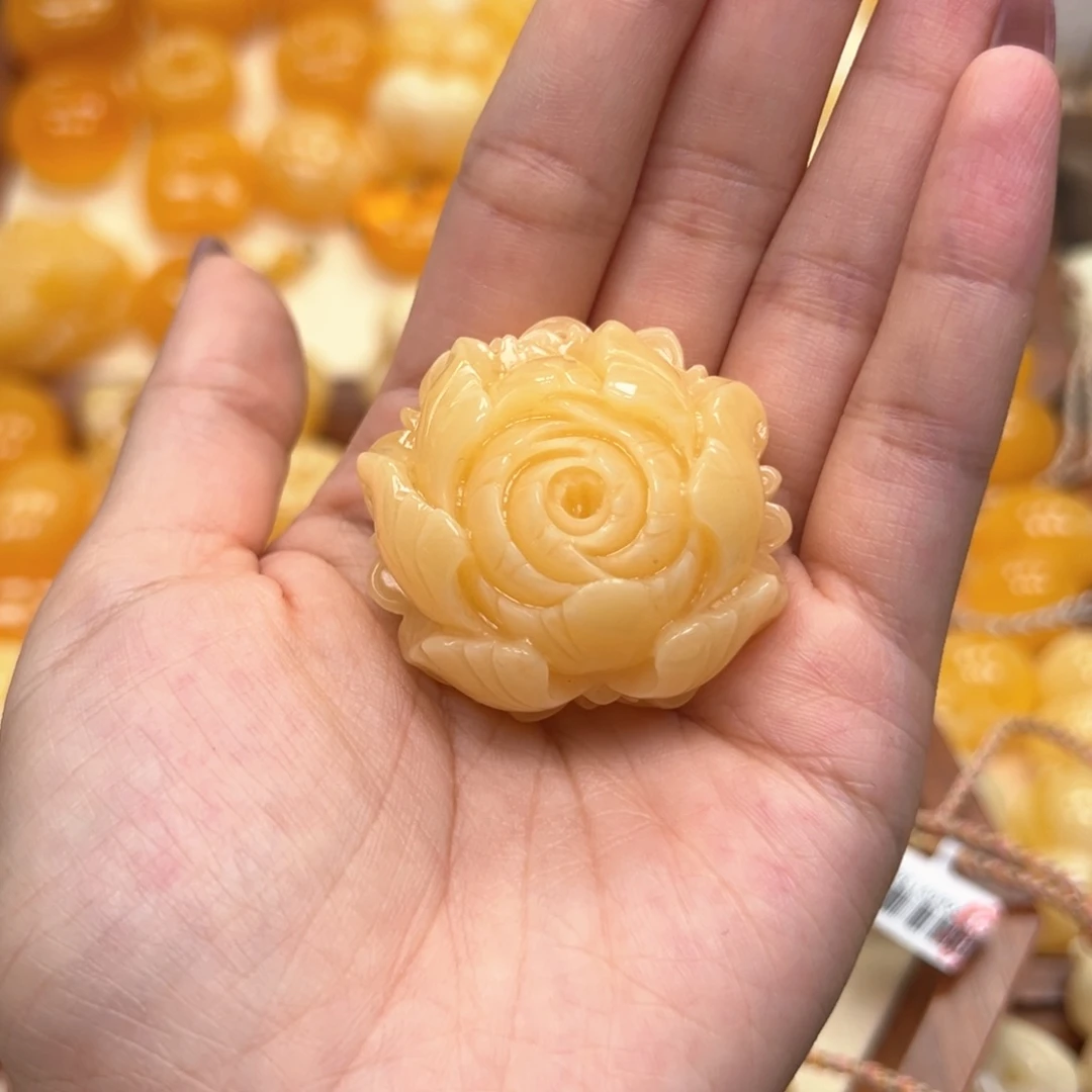琥珀未镶嵌颈饰蜜蜡