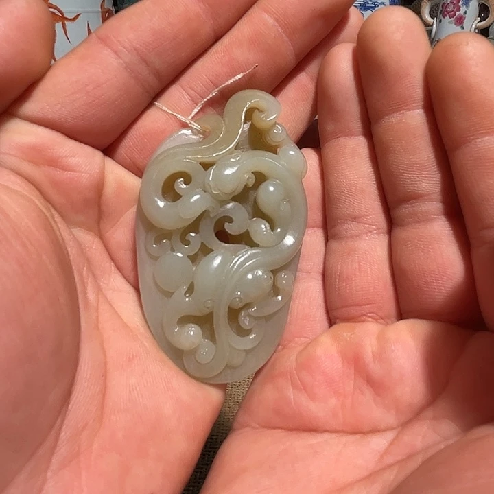 顺***神和田玉未镶嵌颈饰