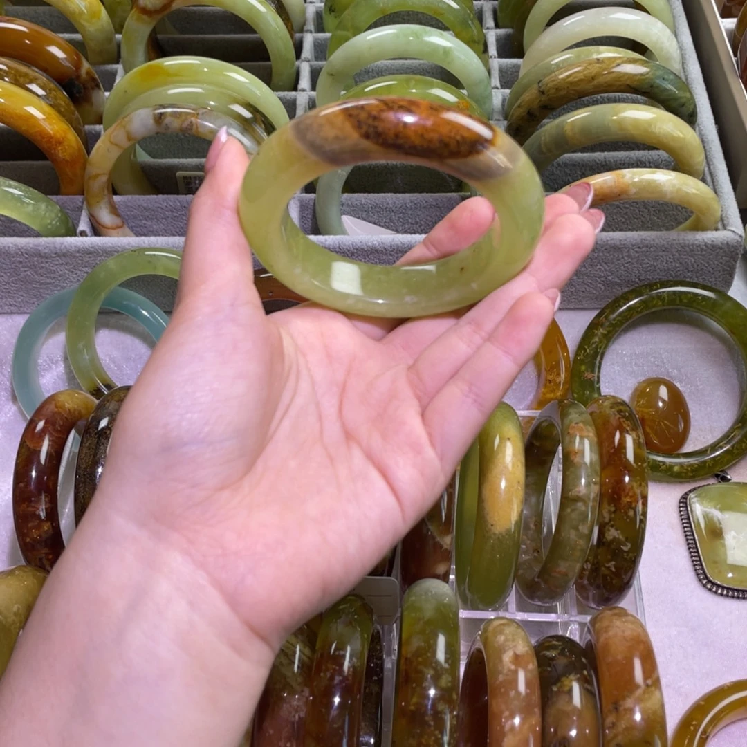 蛇纹石玉未镶嵌手镯