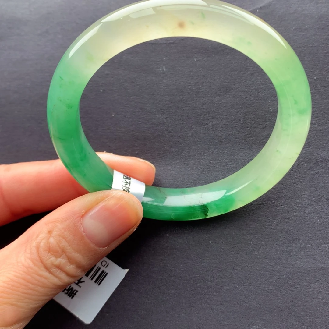 【闪购商品】未镶嵌手镯石英质玉