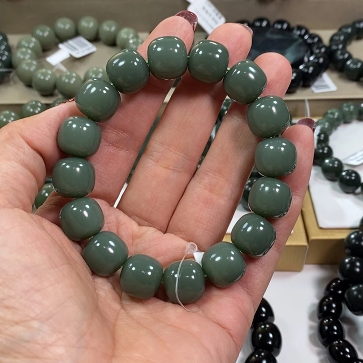 和田玉颈饰未镶嵌龙**木