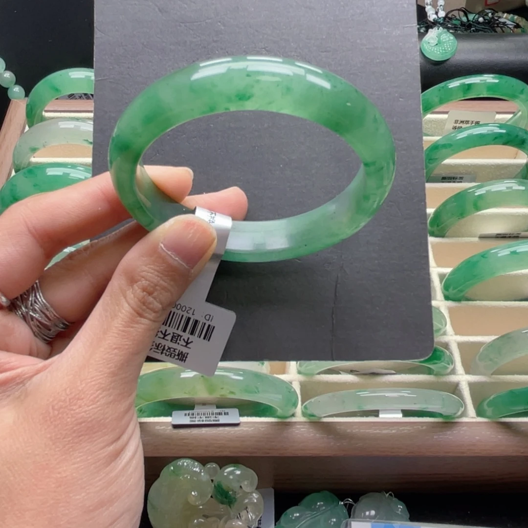 石英质玉（非洲翠）未镶嵌手镯