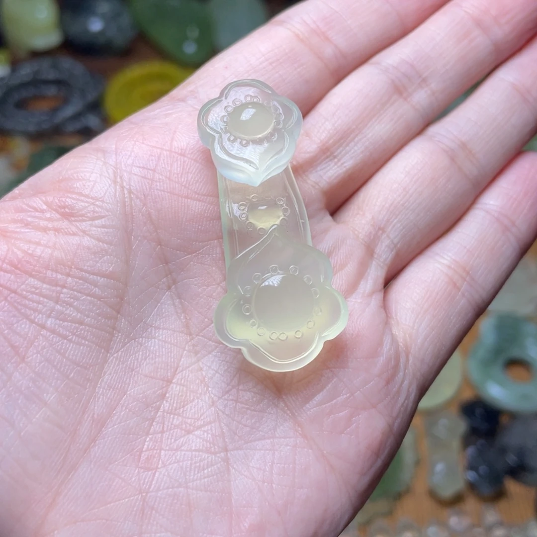 浩***妈蛇纹石玉未镶嵌吊坠