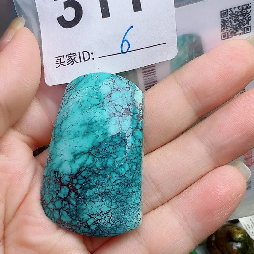 刚***蛋绿松石未镶嵌珠宝奇石