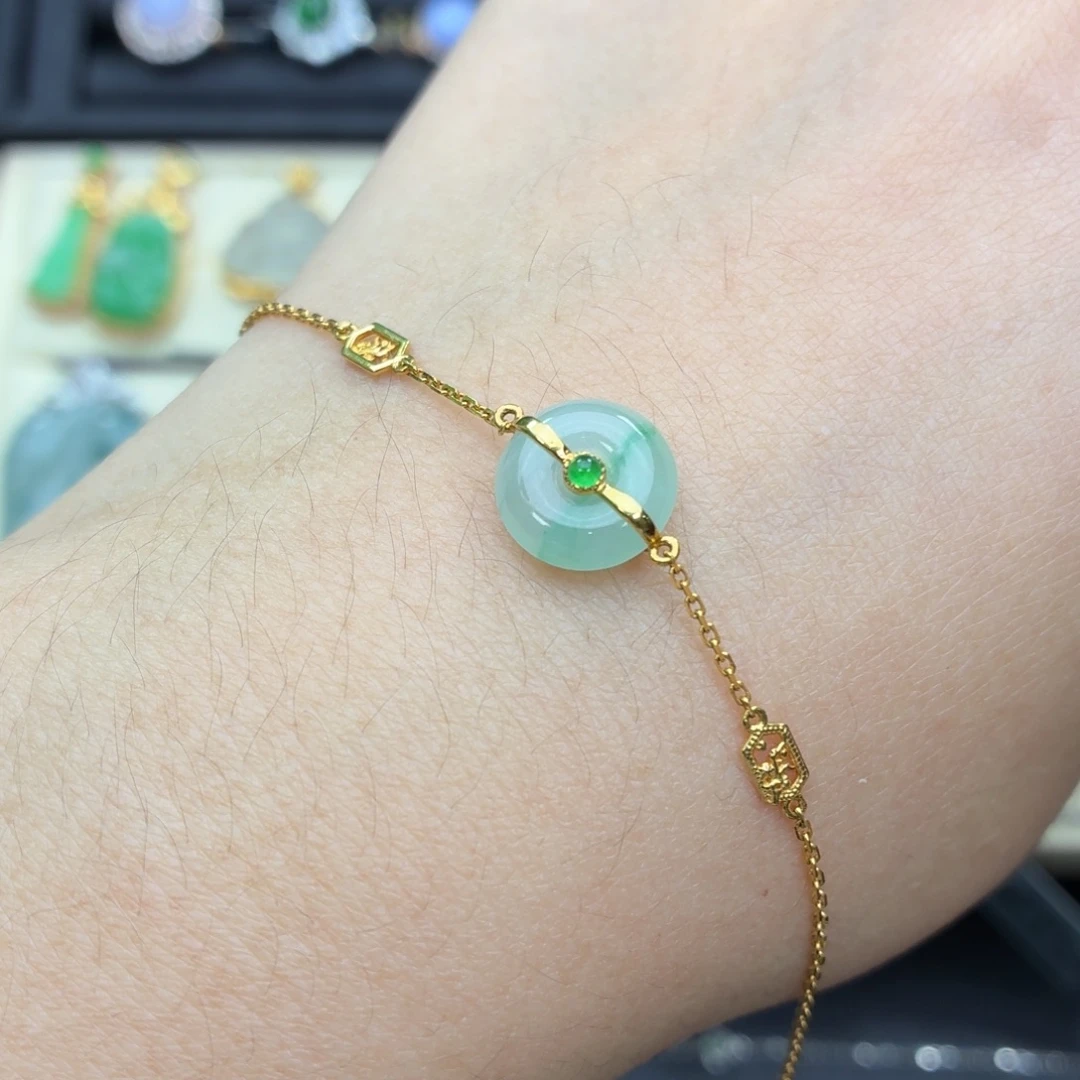 翡翠18K金镶嵌颈饰