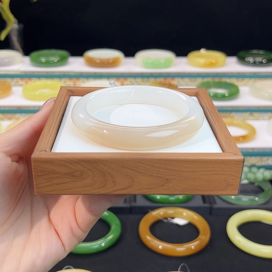 和田玉未镶嵌手镯粉白手镯