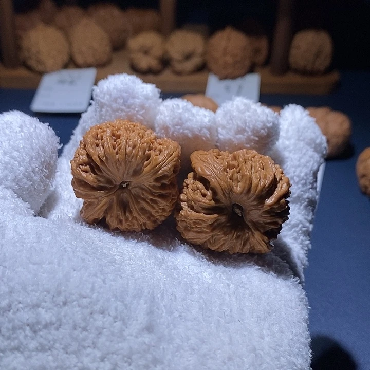 m***哥吊坠桃核凹底丑疆