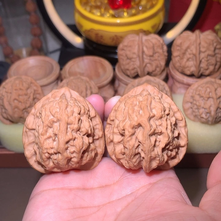 文玩核桃把件梨木台