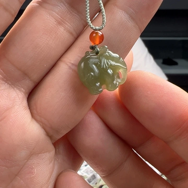 颈饰未镶嵌和田玉