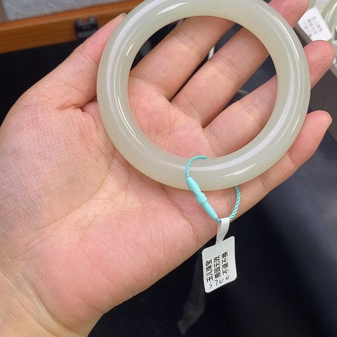 和田玉和田玉手镯57未镶嵌小****点