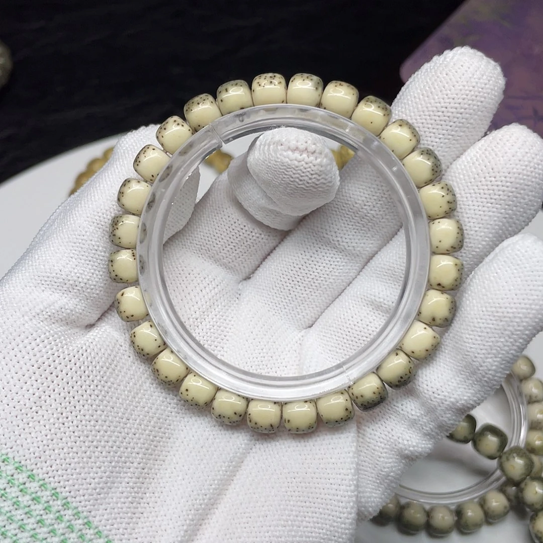 吊坠星月菩提46。8/7绿背河豚