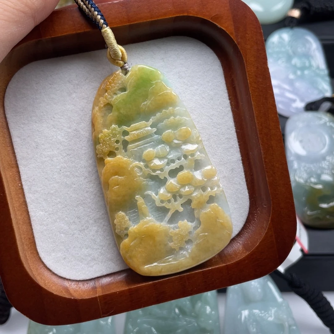 翡翠未镶嵌颈饰山水牌