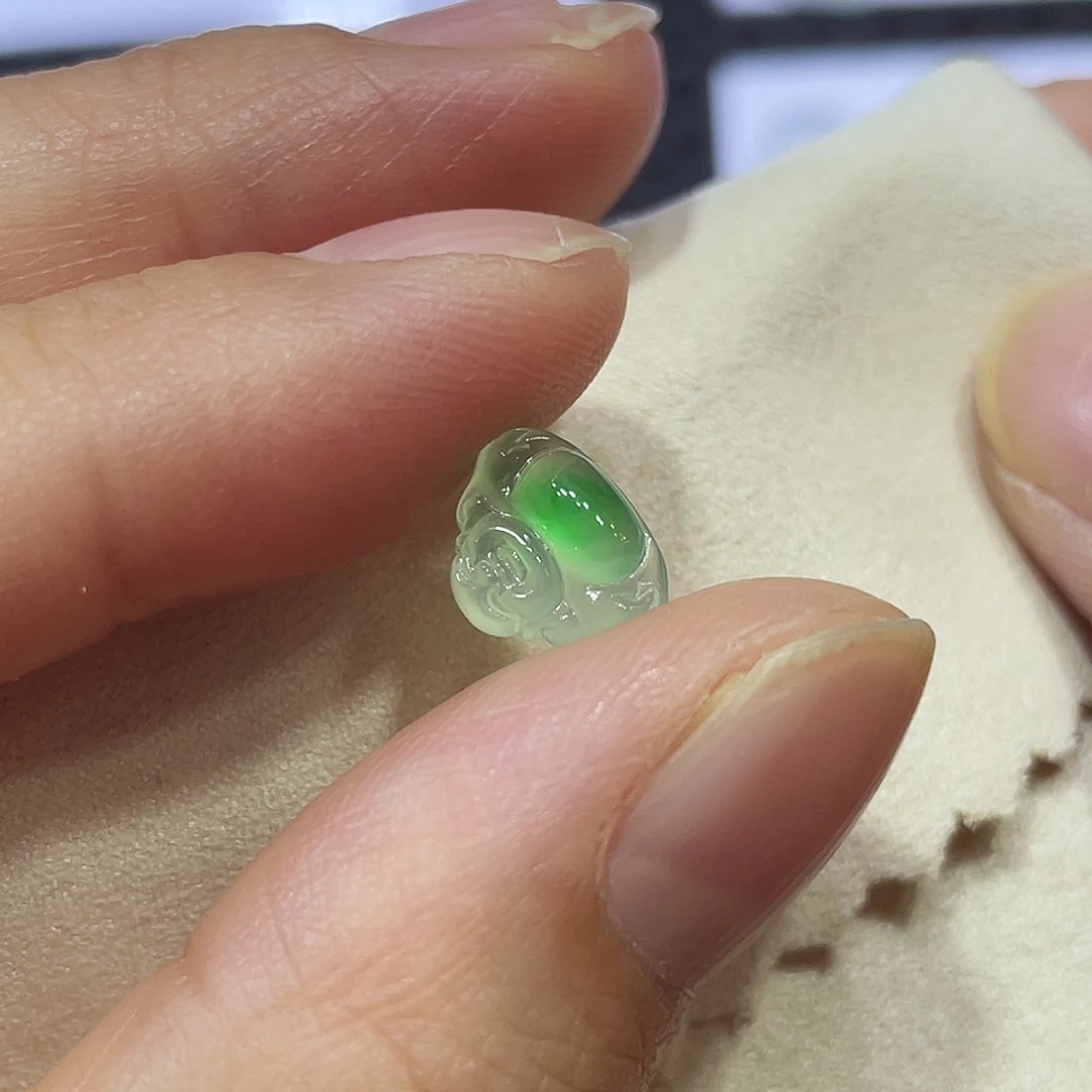 未镶嵌定制翡翠佛公