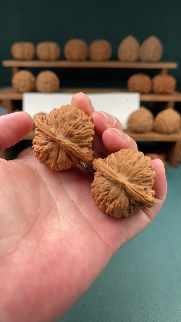 41/41.5尺平谷四座楼文玩核桃