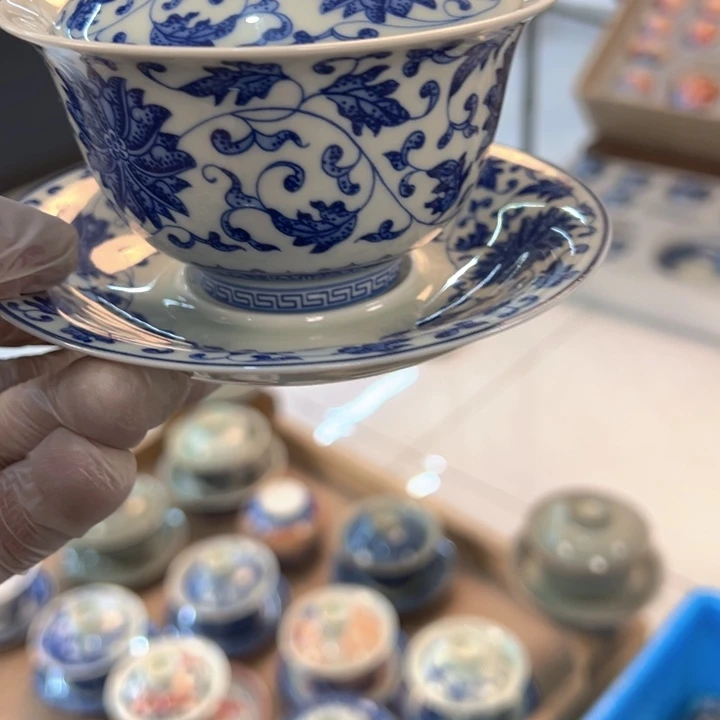 瓷片白青花缠枝莲元宝盖碗气泡