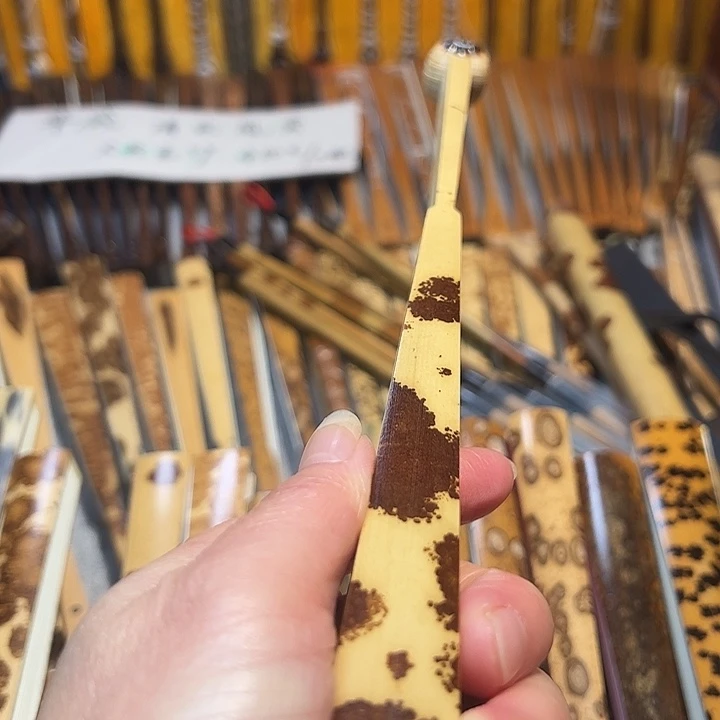 刘***星扇子牛血紫香妃竹一把