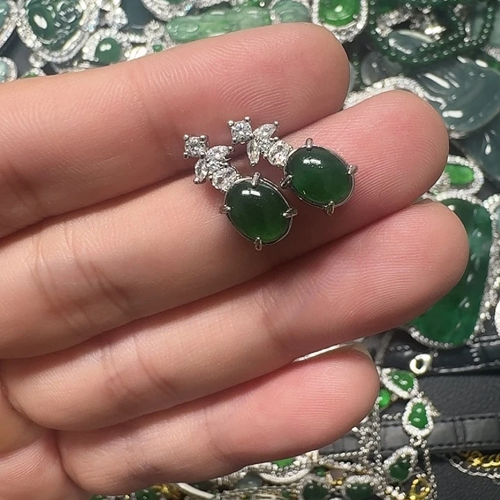 翡翠未镶嵌颈饰天然A货翡翠放漏