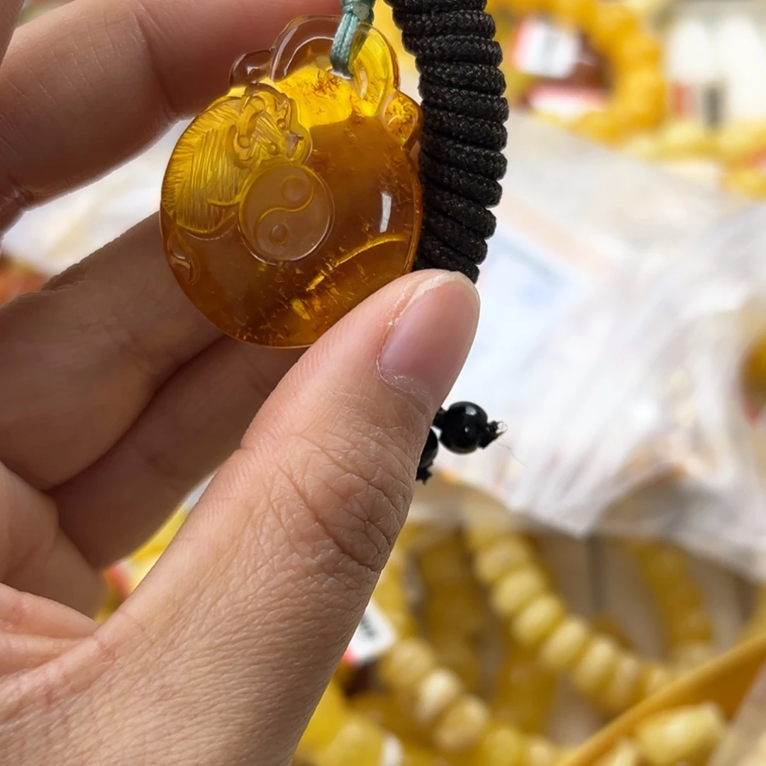 琥珀珠宝奇石未镶嵌