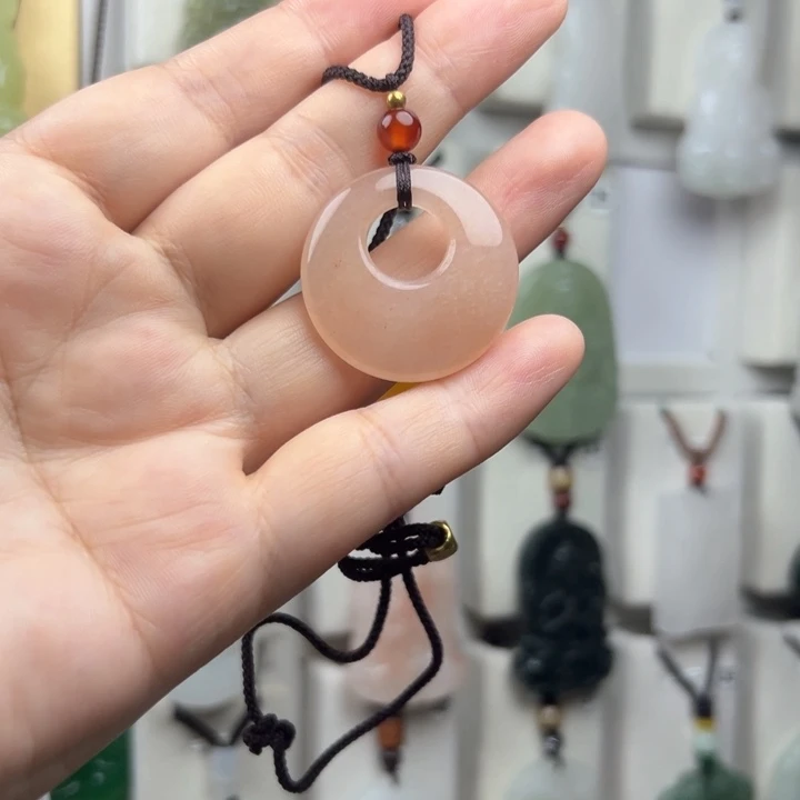 石英质玉（金丝玉）未镶嵌颈饰