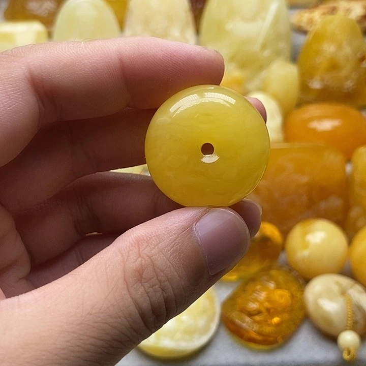 琥珀颈饰未镶嵌琥珀蜜蜡吊坠