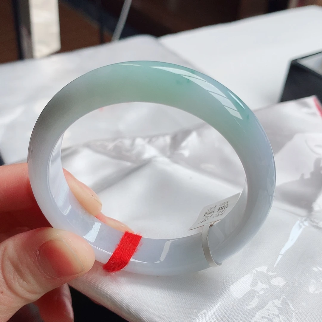 翡翠手镯未镶嵌天然翡翠A货