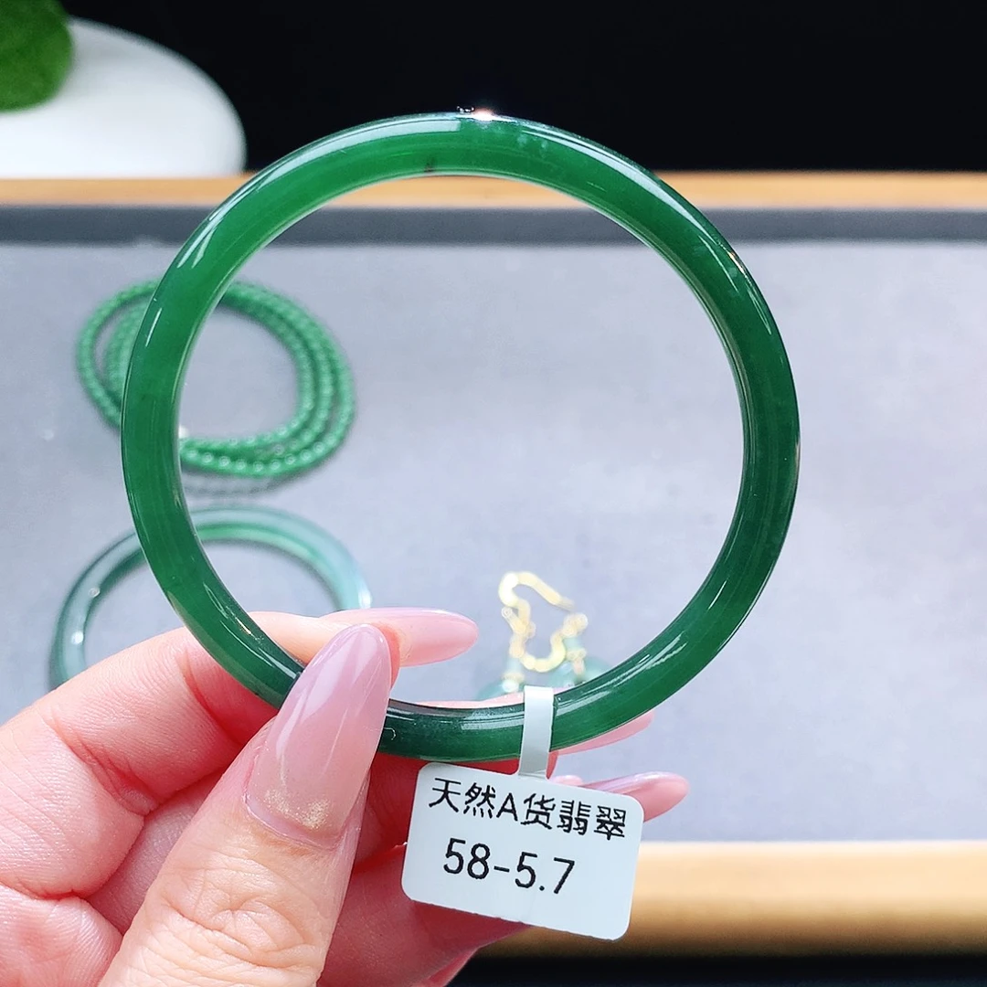 未镶嵌手镯（圆镯）翡翠