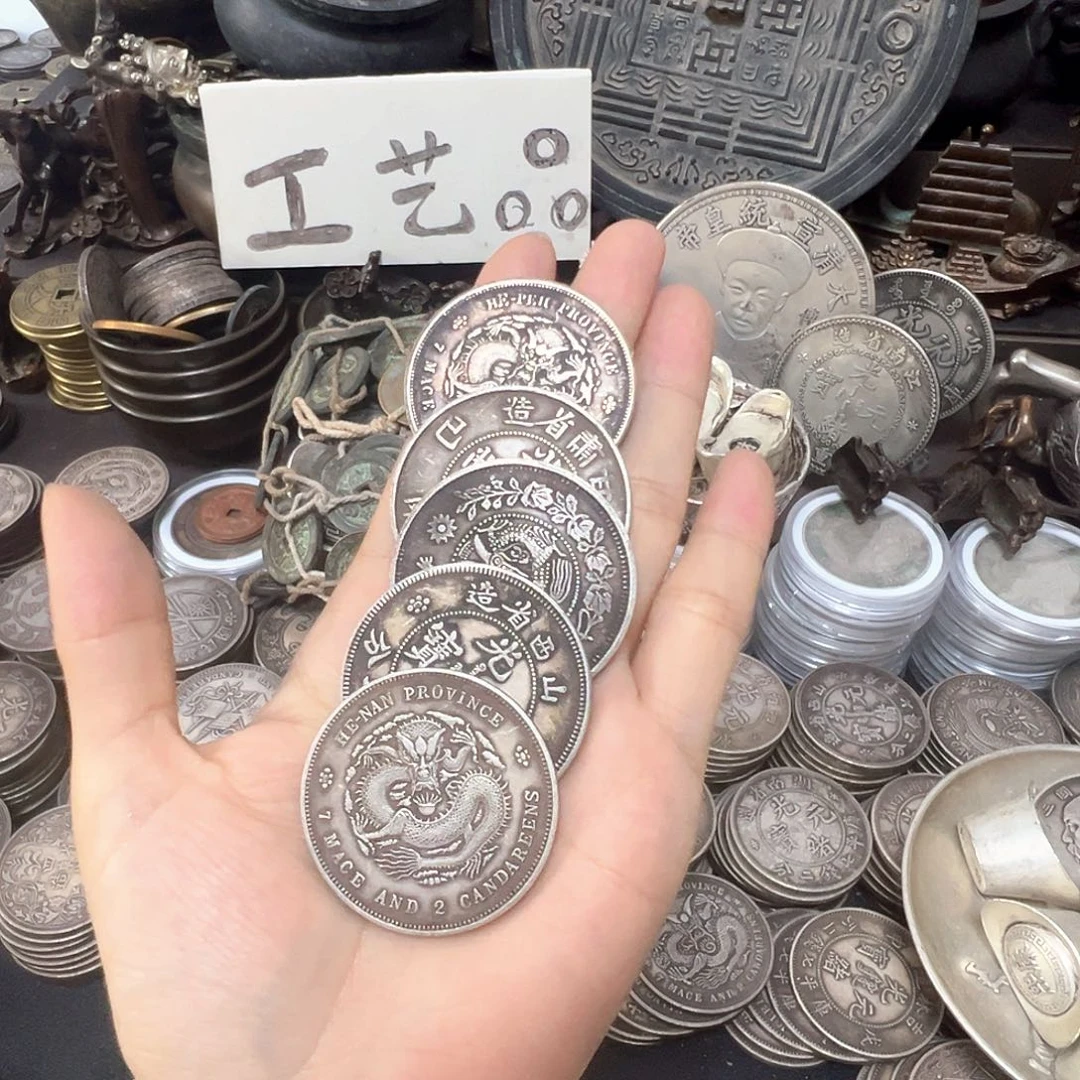 金属银元复古风格摆件