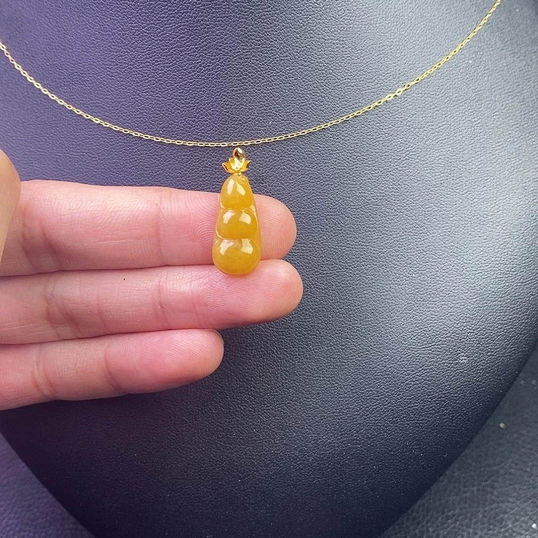 颈饰18K金镶嵌翡翠