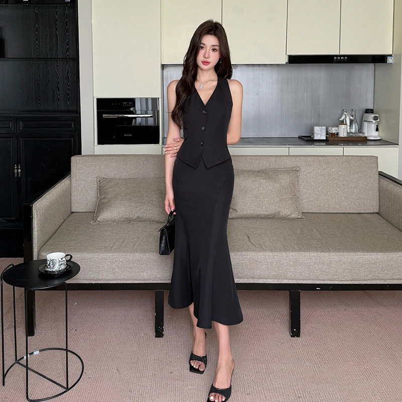 法式连衣裙女25夏新款职场通勤假两件挂脖连衣长裙黑色修身中长裙