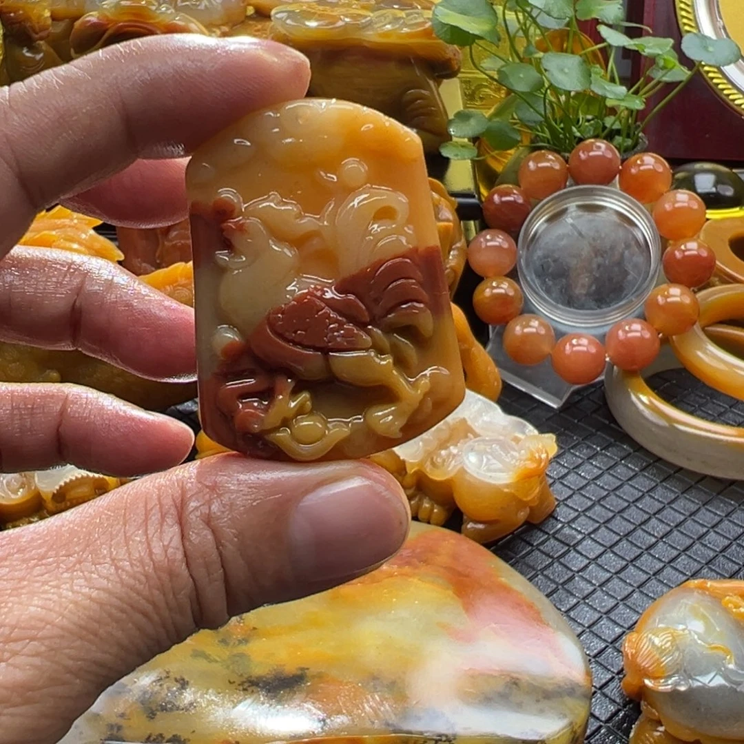 石英质玉未镶嵌颈饰