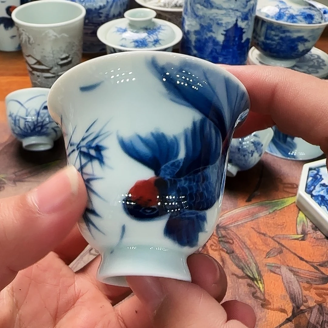 张玲玲手绘鱼杯青花