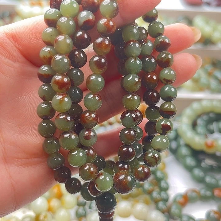 南***楼项链未镶嵌透闪石质玉微瑕