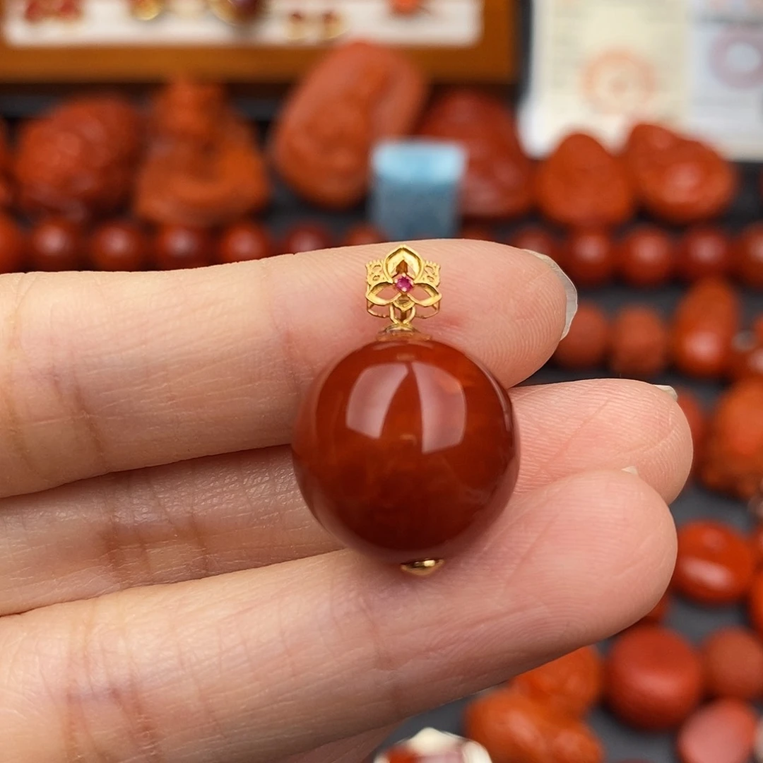 南红玛瑙四川凉山瓦西吊坠18K金镶嵌热**青