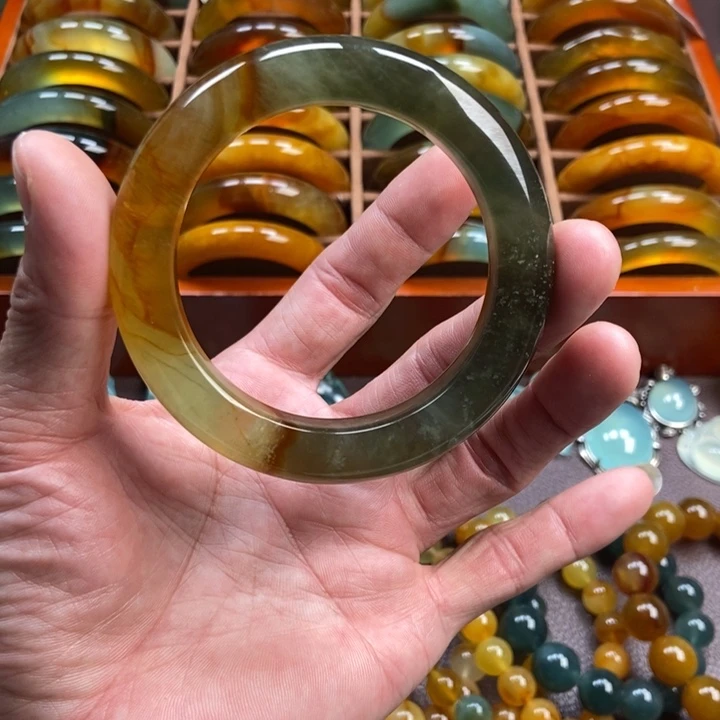 蛇纹石玉手镯未镶嵌三***乐