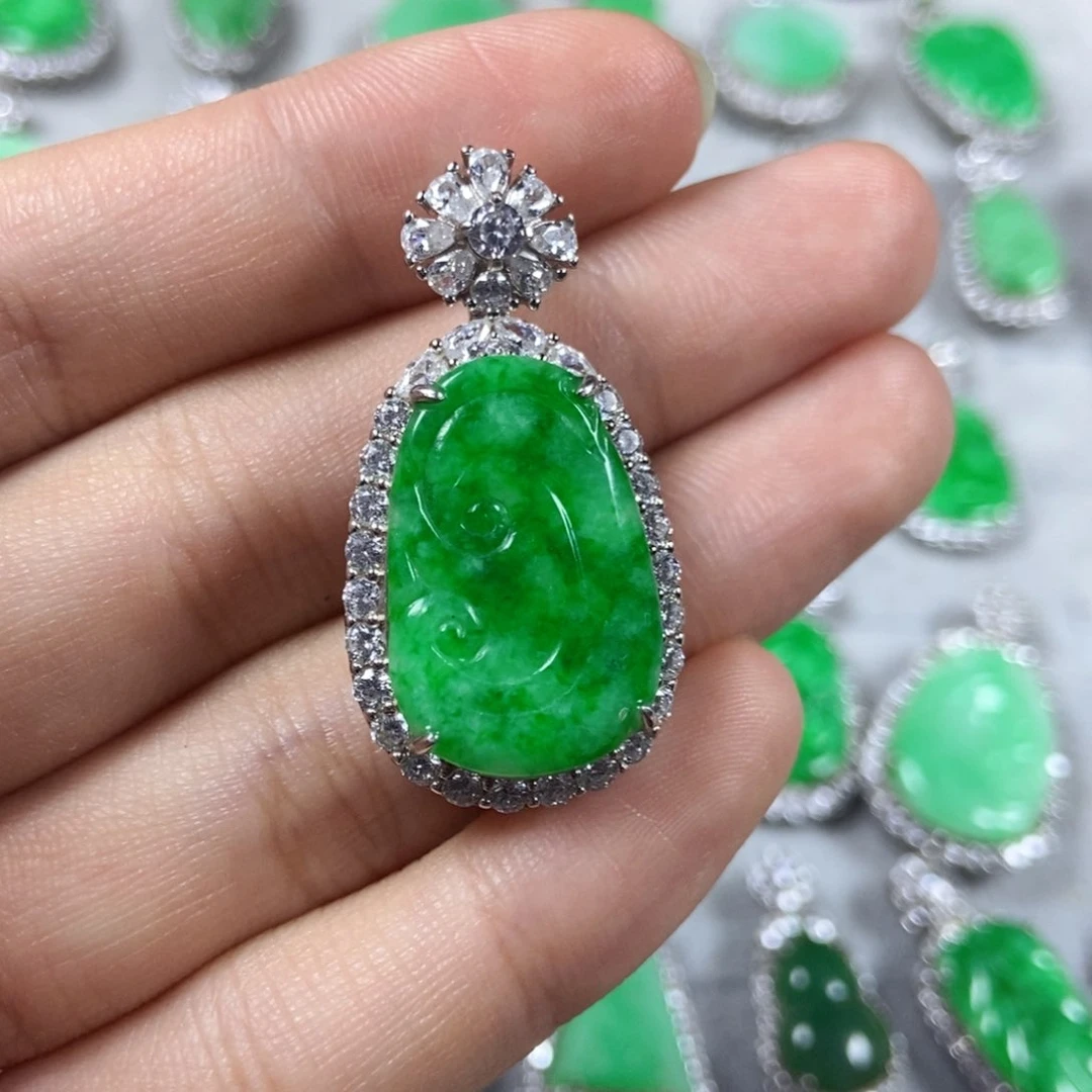 颈饰未镶嵌翡翠如意