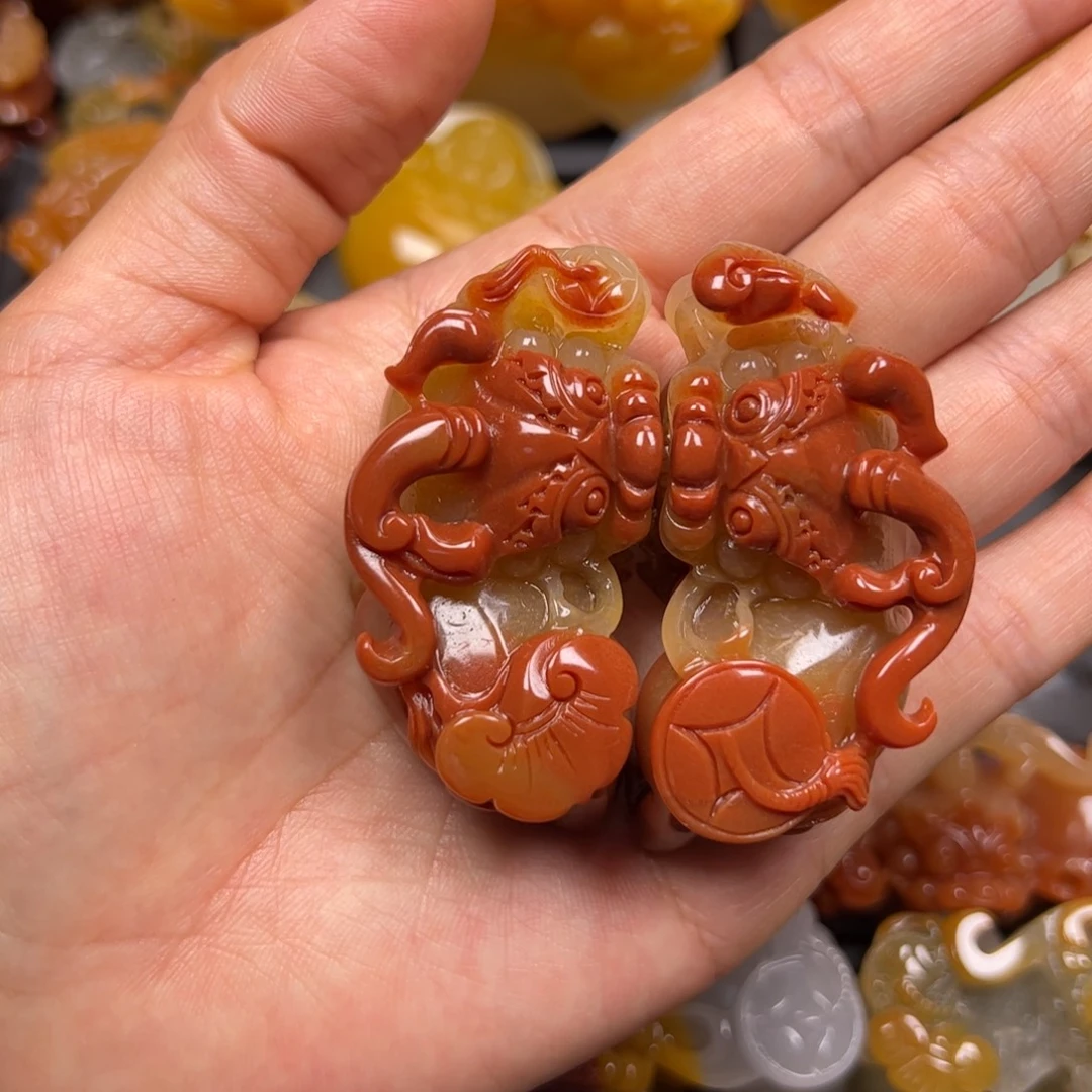 未镶嵌石英质玉（黄龙玉）颈饰
