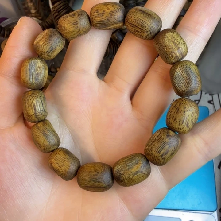 沉香沉香碎屑莺歌绿奇楠1.1随形枣珠11.6克