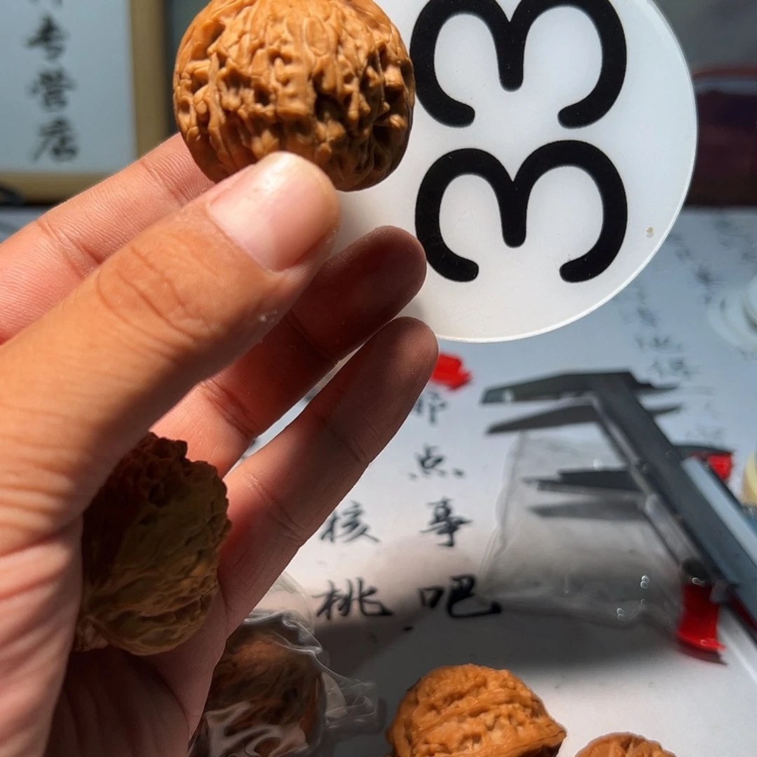 知***b文玩核桃，白色33号