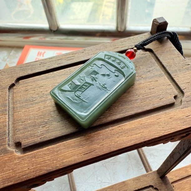 天然新疆和田玉且末蓝平安牌吊坠挂件山水牌精雕精美