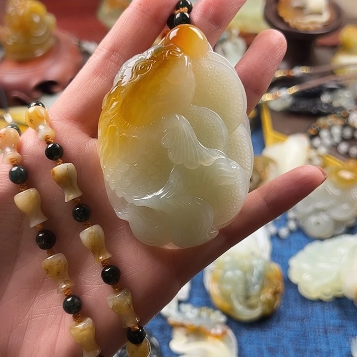 昨***现蛇纹石玉合金颈饰