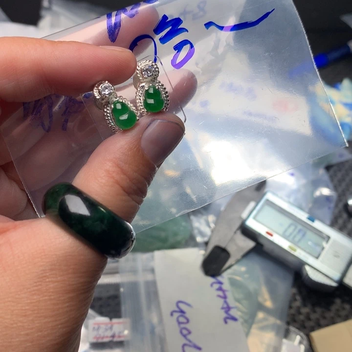 定制翡翠未镶嵌哈*哈